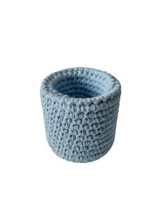 Heegeldatud põhjaga helesinine hoiutops, mille sisemuses on  tugev papp.