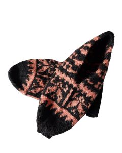 Musta ja roosa mustriga käsitsi kootud Türgi sussid.