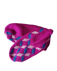 Lillad kootud Türgi sussid valged ja sinise tikandiga.